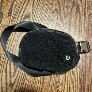 Lululemon Black Fleece 1L belt bag